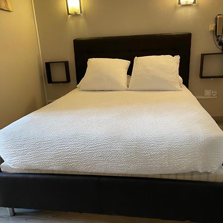 Logis Hotel Le Clement V Roquemaure  Kültér fotó