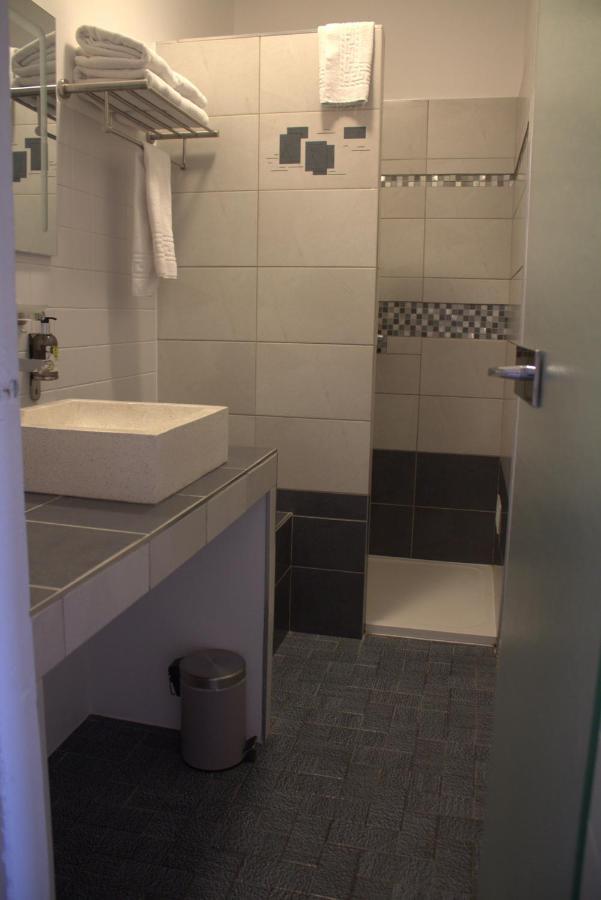 Logis Hotel Le Clement V Roquemaure  Kültér fotó