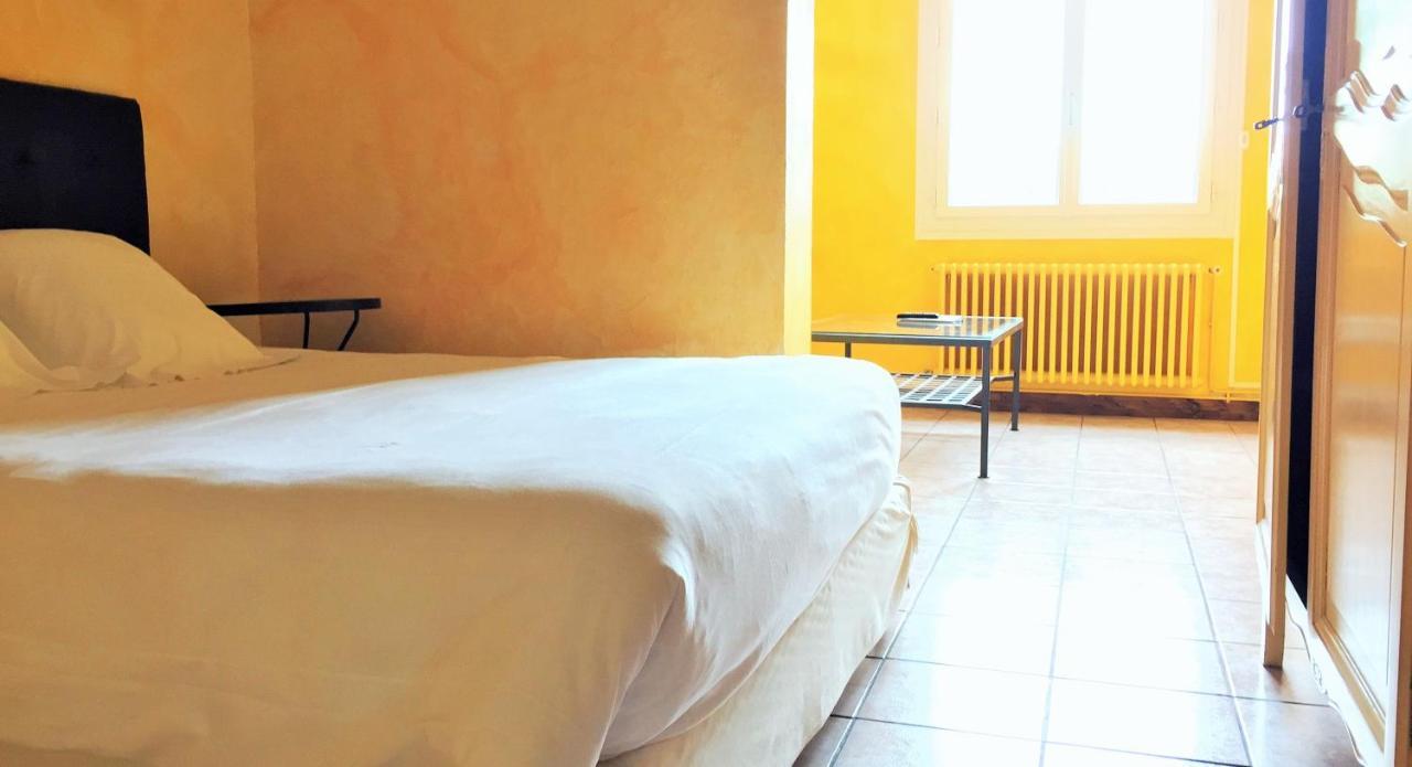 Logis Hotel Le Clement V Roquemaure  Kültér fotó