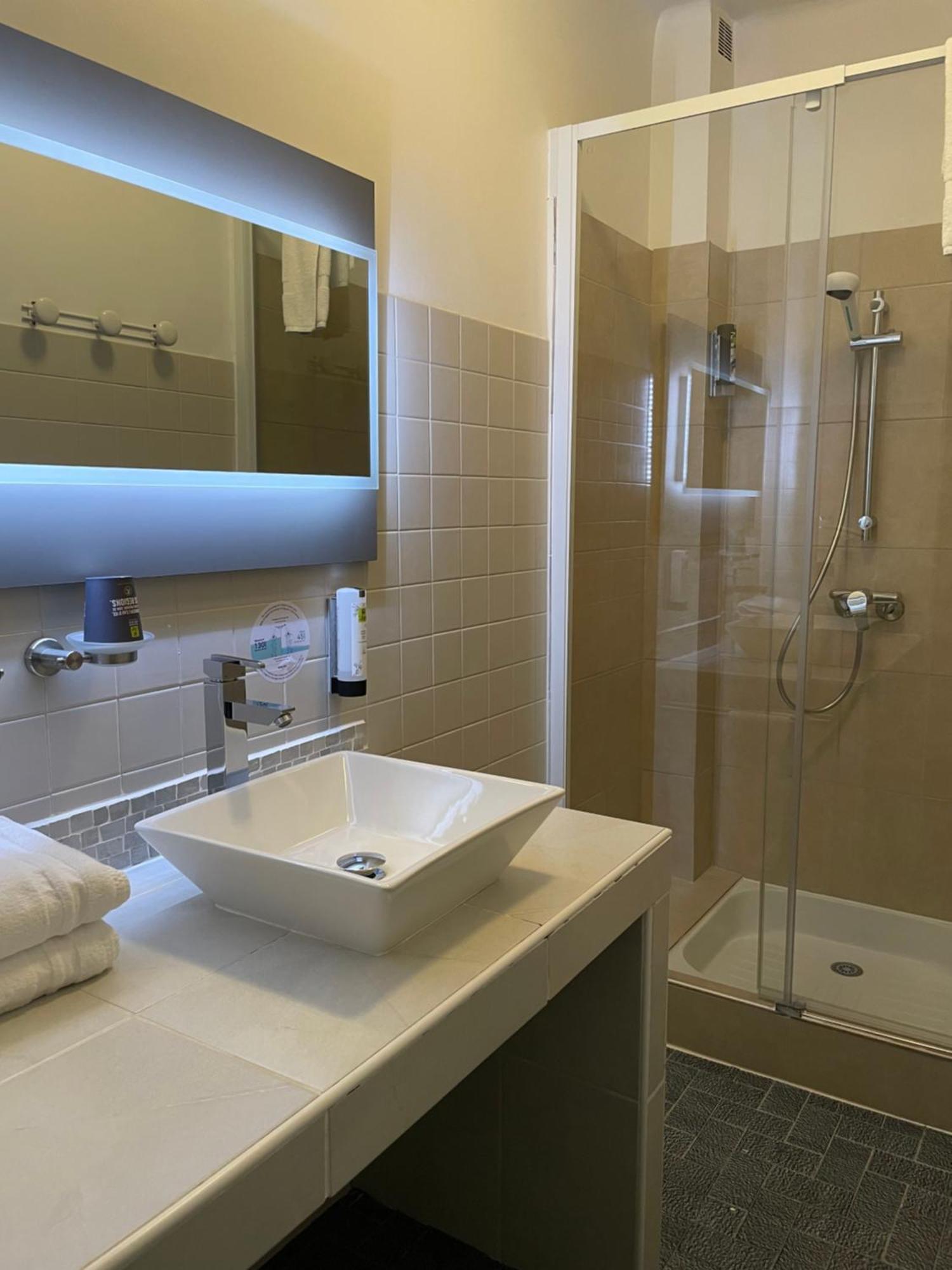 Logis Hotel Le Clement V Roquemaure  Kültér fotó