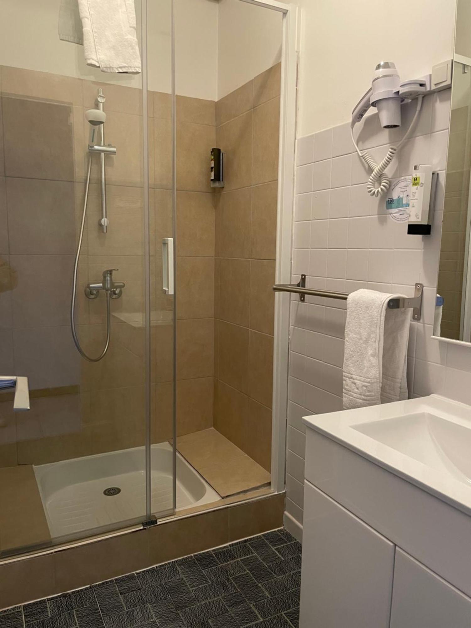Logis Hotel Le Clement V Roquemaure  Kültér fotó