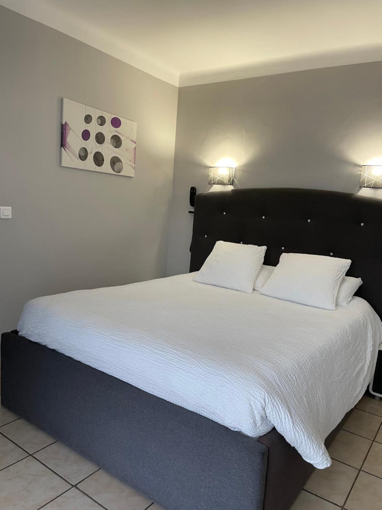 Logis Hotel Le Clement V Roquemaure  Kültér fotó