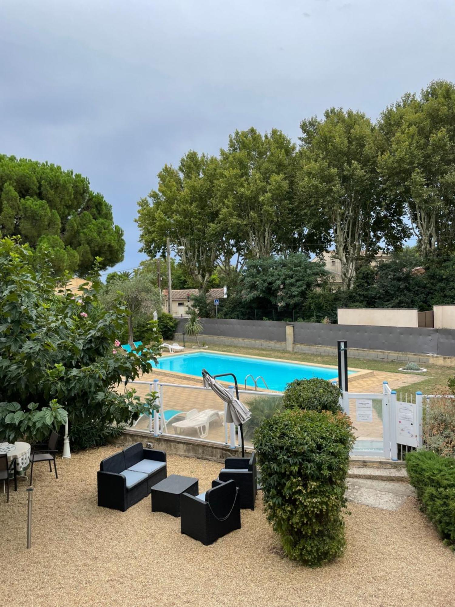 Logis Hotel Le Clement V Roquemaure  Kültér fotó