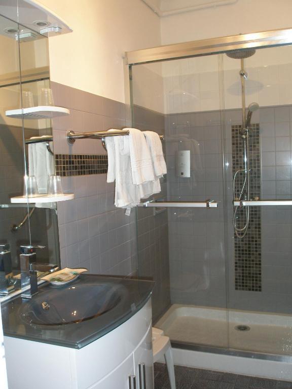 Logis Hotel Le Clement V Roquemaure  Kültér fotó