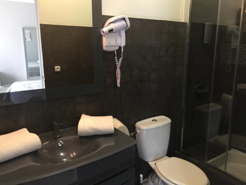 Logis Hotel Le Clement V Roquemaure  Kültér fotó