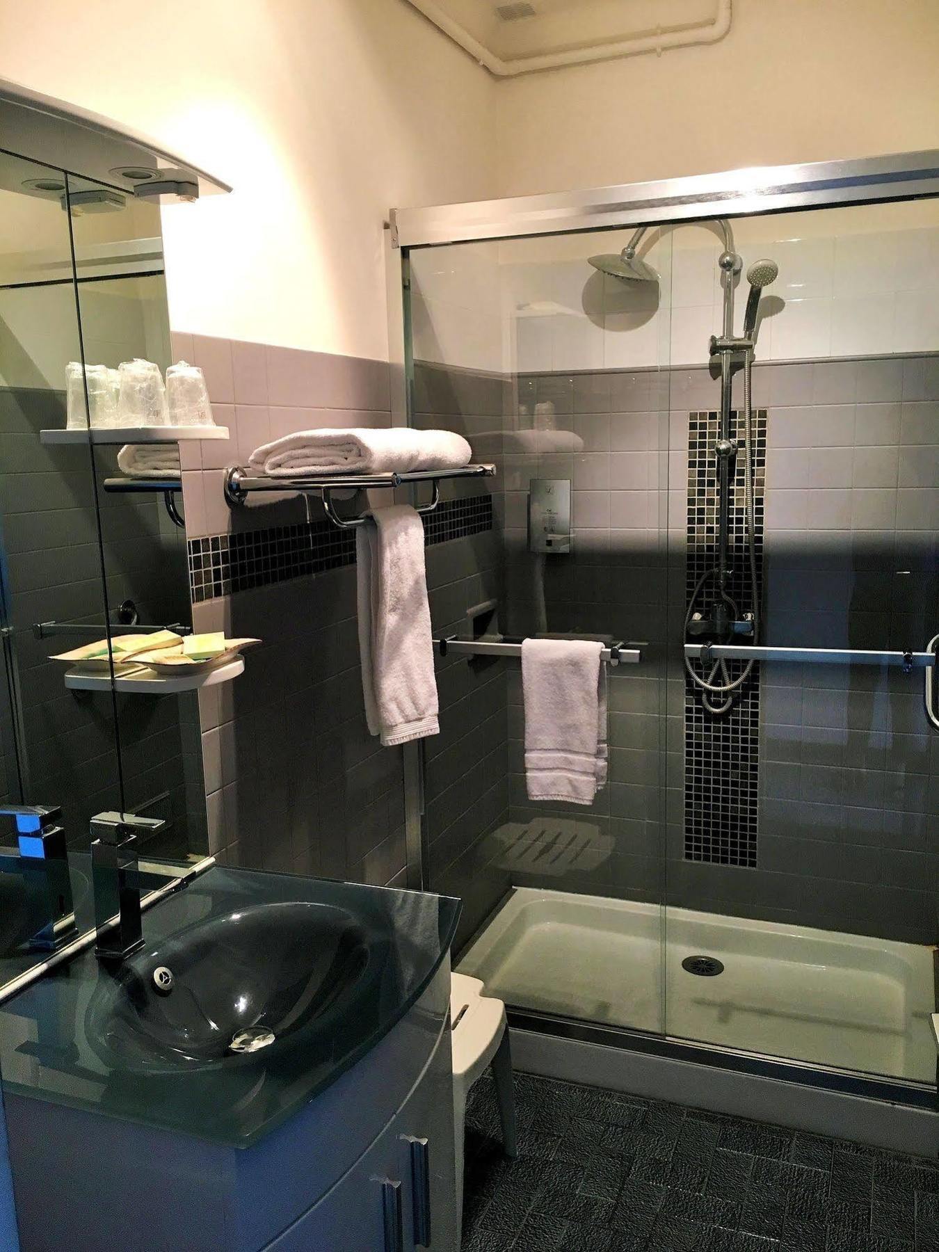 Logis Hotel Le Clement V Roquemaure  Kültér fotó