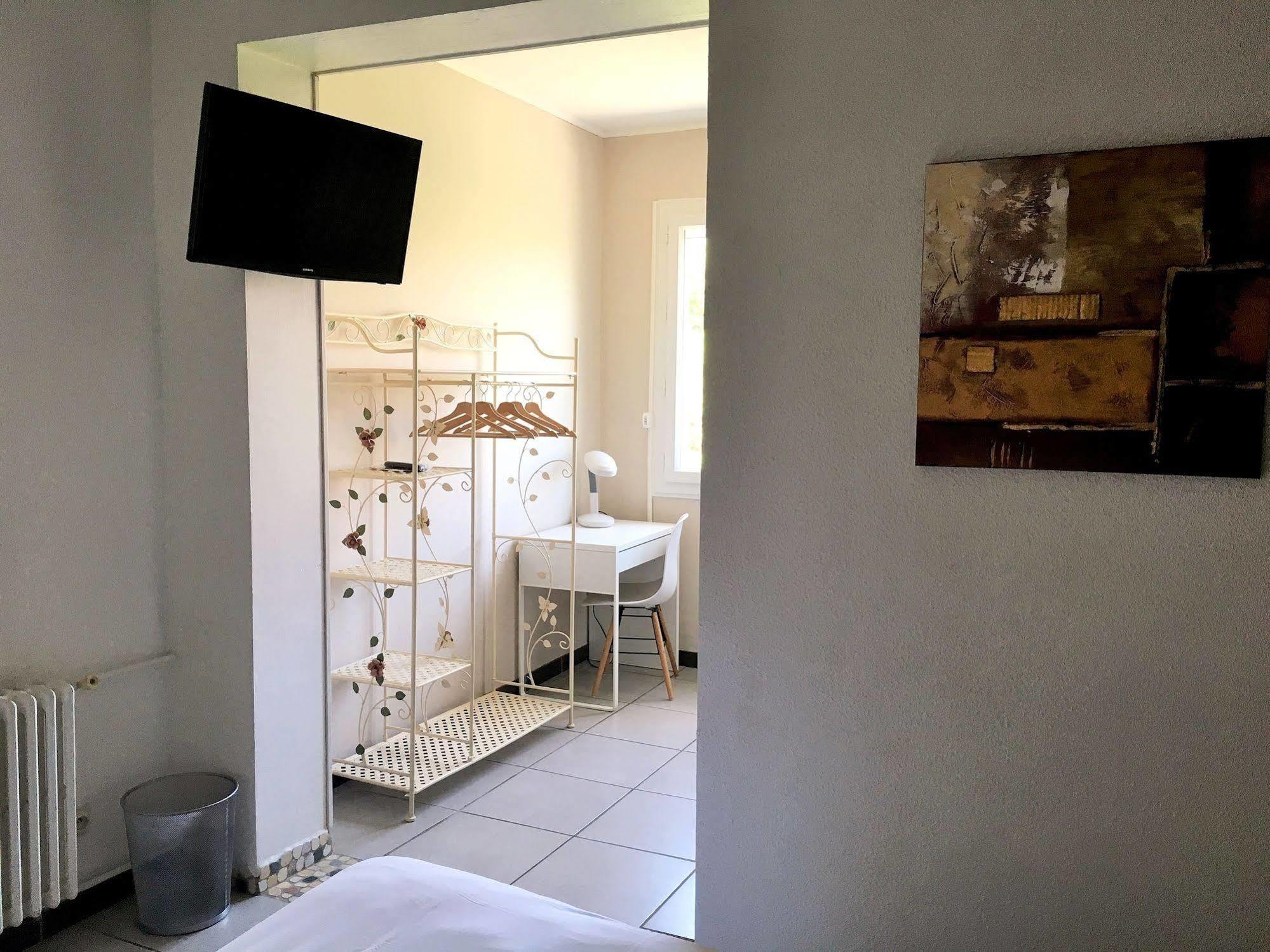 Logis Hotel Le Clement V Roquemaure  Kültér fotó