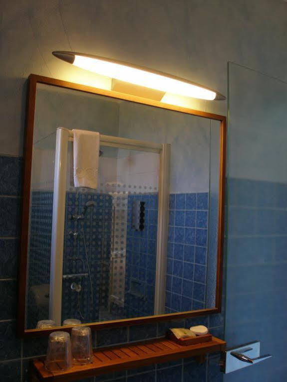 Logis Hotel Le Clement V Roquemaure  Kültér fotó